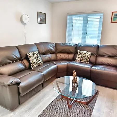 4 Miles To Westhill By Lains Lettings Apartment Aberdeen Exterior photo