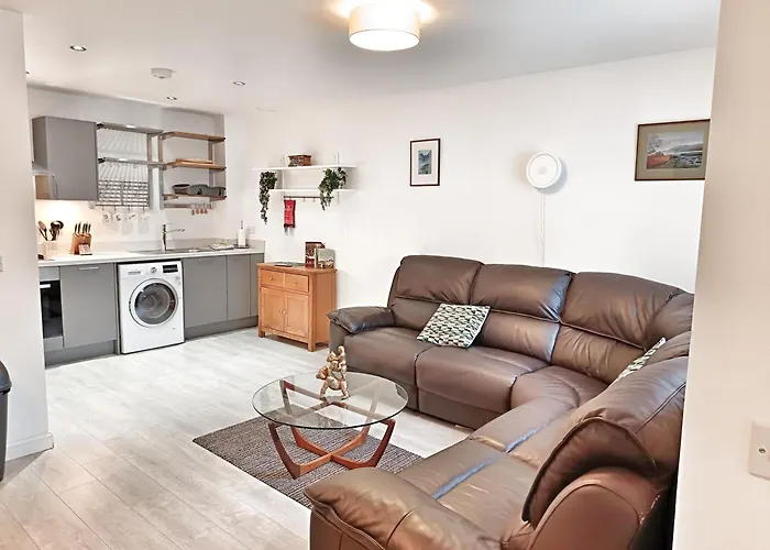 4 Miles To Westhill By Lains Lettings
