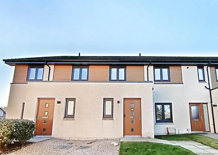 4 Miles To Westhill By Lains Lettings